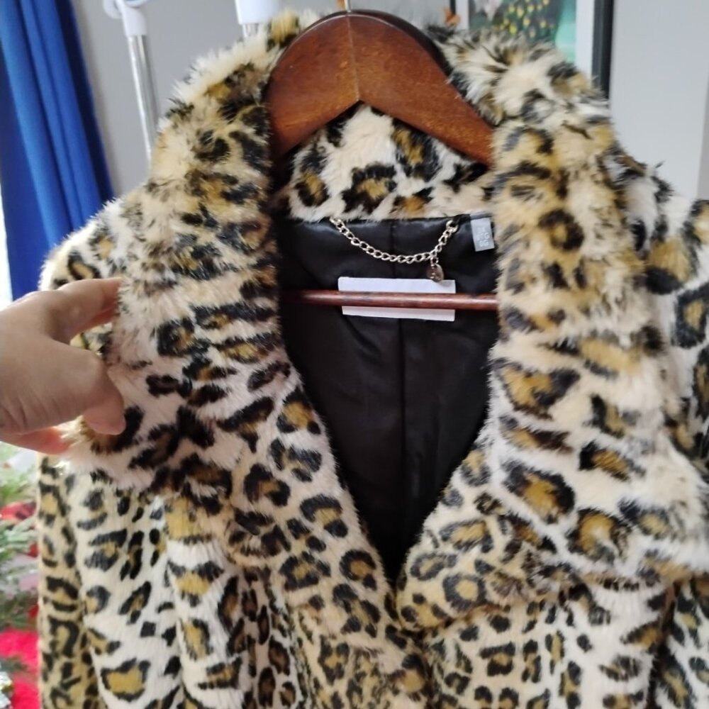 Calvin Klein Leopard Print Faux Fur Coat | One Size | Like New - Picture 5 of 9